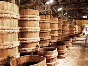thùng lều gỗ ủ chượp nước mắm ngon nguyên chất