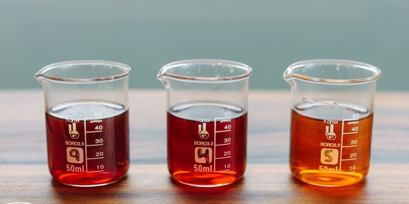 Nước mắm sạch, thơm ngon và an toàn cho sức khỏe. Hướng dẫn cách nhận biết và chọn mua nước mắm chất lượng từ các thương hiệu uy tín.