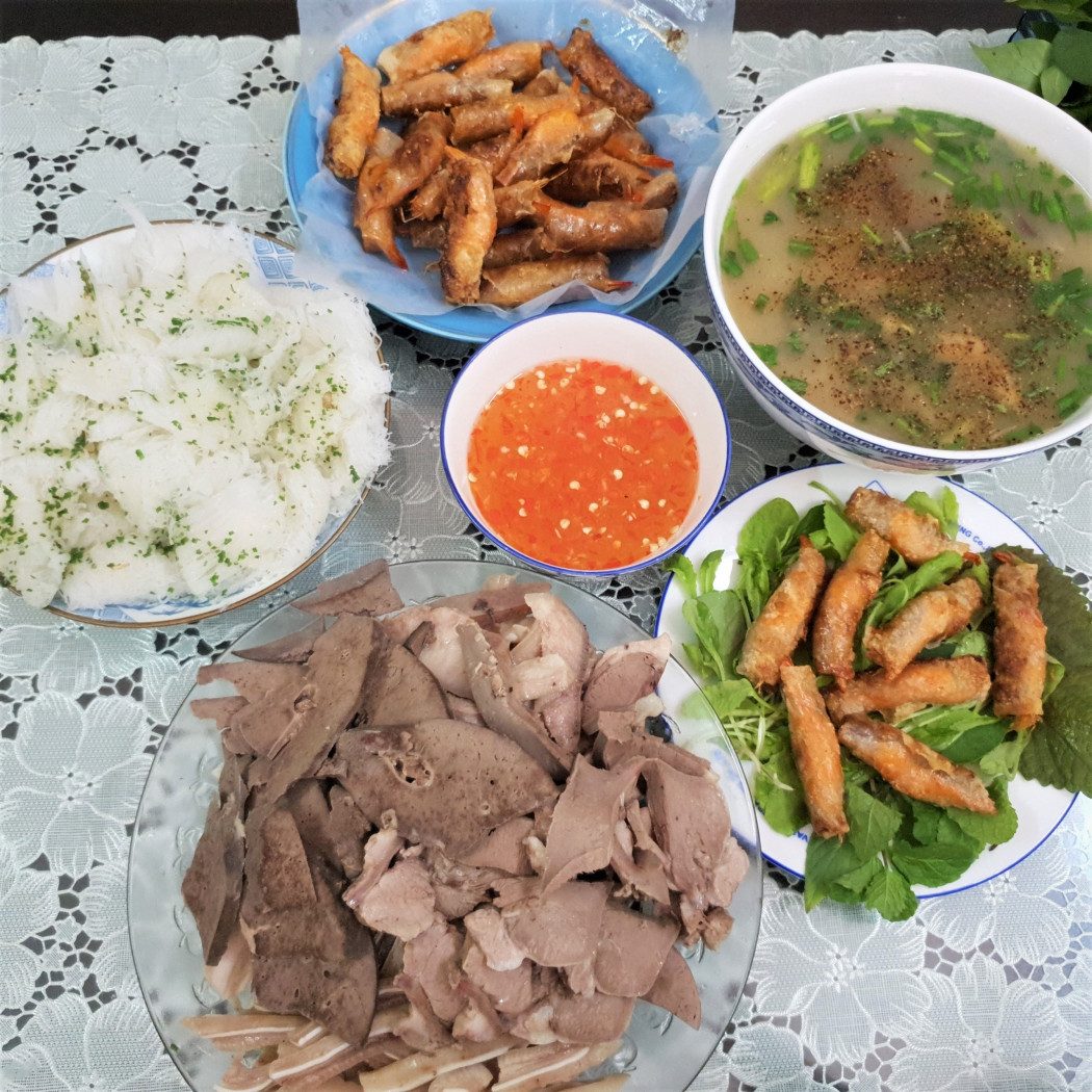 Bạn muốn biết bí quyết để có bát nước mắm chấm ngon tuyệt vời, chinh phục mọi khẩu vị? Chỉ với vài bước đơn giản và nguyên liệu quen thuộc!